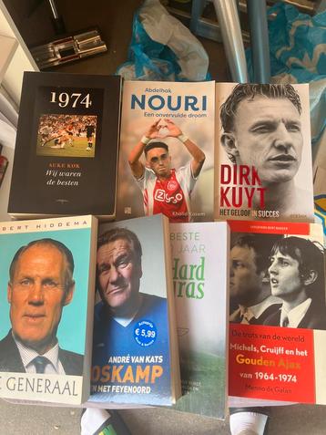 Diverse Voetbalbiografieën en Boeken beschikbaar voor biedingen