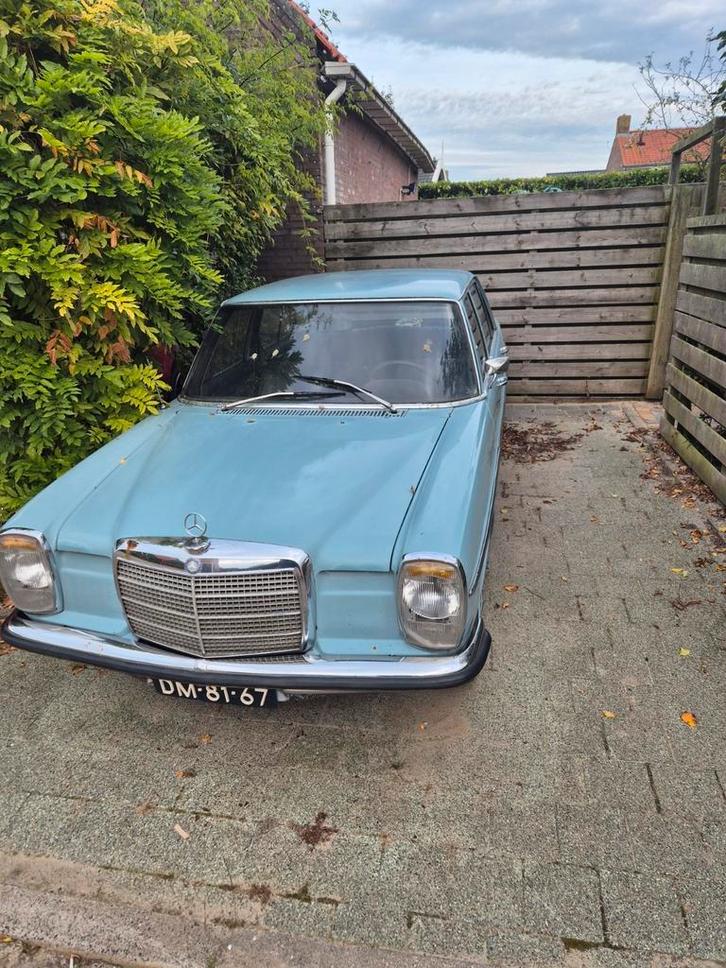 Mercedes-Benz 200-Serie 2.3 230 AUT 1970 Blauw, Auto's, Mercedes-Benz, Particulier, 200-Serie, Benzine, Sedan, Automaat, Geïmporteerd