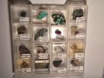 Doosje met 16 prachtige mico-mounts, Verzamelen, Mineralen en Fossielen, Ophalen of Verzenden