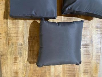kussens voor loungeset beschikbaar voor biedingen