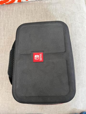 Nintendo Switch Luxe travel case beschikbaar voor biedingen