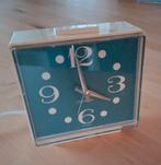 Retro klokje uit de jaren 60 - 12x12 cm, Ophalen of Verzenden, Gebruikt, Analoog, Wekker of Tafelklok
