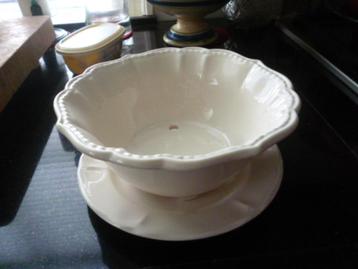 offwhite aardewerk fruittest golf en parelrand Ø 24 x 11 cm  beschikbaar voor biedingen