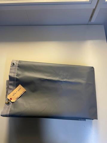 grijs PVC afdekzeil 600gr 424x400cm beschikbaar voor biedingen