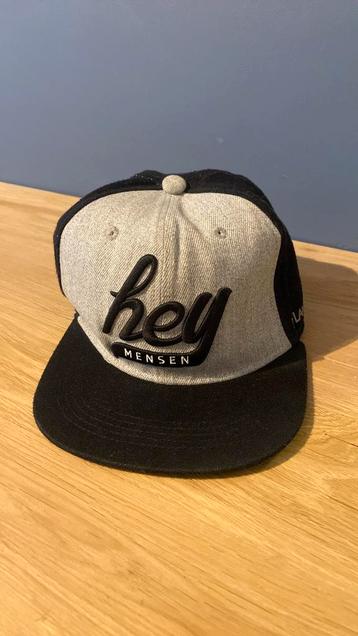 Pet van Dylan Heagens, Hey Mensen beschikbaar voor biedingen