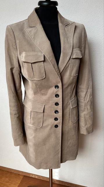 Lange zandkleurige blazer van Josephine en co beschikbaar voor biedingen