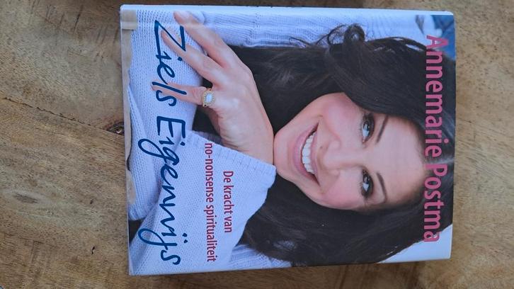 Annemarie Postma - Ziels eigenwijs, Boeken, Esoterie en Spiritualiteit, Zo goed als nieuw, Achtergrond en Informatie, Spiritualiteit algemeen