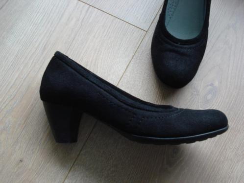 Bijna nieuwe suede pumps van XSENSIBLE maat 38, Kleding | Dames, Schoenen, Zo goed als nieuw, Pumps, Zwart, Verzenden