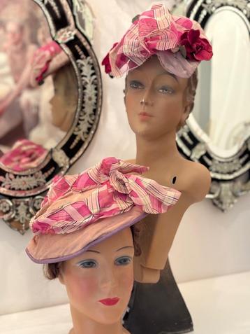 2 Prachtige oude vintage theater hoedjes hoofdtooi 50s-60s beschikbaar voor biedingen