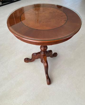 Vintage mahonie houten wijntafeltje beschikbaar voor biedingen