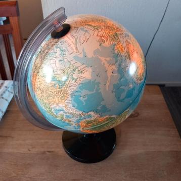 Globe met verlichting  beschikbaar voor biedingen