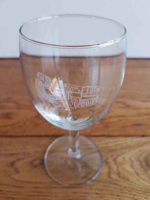 Speciaal glas op voet : Verschoor Sassenheim, Verzamelen, Glas en Borrelglaasjes, Zo goed als nieuw, Bierglas, Ophalen of Verzenden