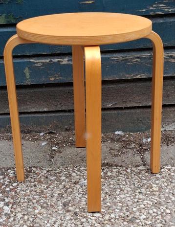 IKEA FROSTA Plywood kruk.  Designer Gilles Lundgren.. beschikbaar voor biedingen