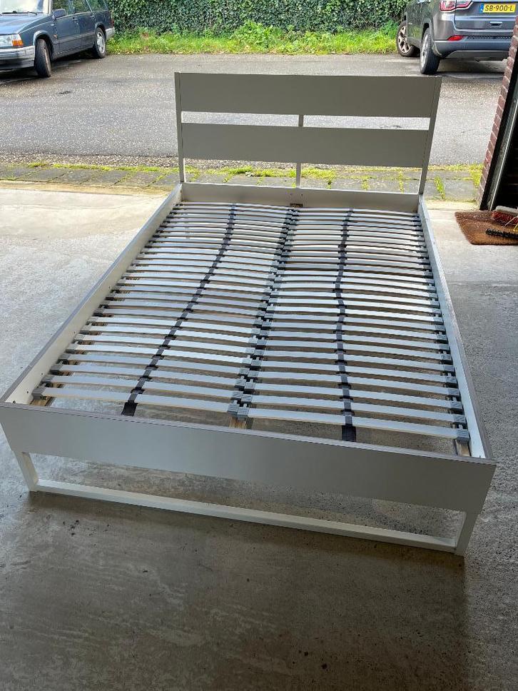 IKEA Trysil bedframe 140x200 (incl. laten bodems), Huis en Inrichting, Slaapkamer | Bedden, Zo goed als nieuw, Tweepersoons, 140 cm