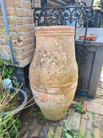 Grote Italiaanse vaas voor in de tuin beschikbaar voor biedingen