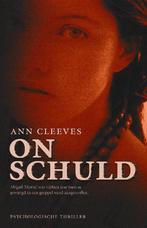 Ann Cleeves - Onschuld & Sam Hayes - onder de oppervlakte  A, Boeken, Ophalen of Verzenden, Zo goed als nieuw, Ann Cleeves / Sam Hayes.
