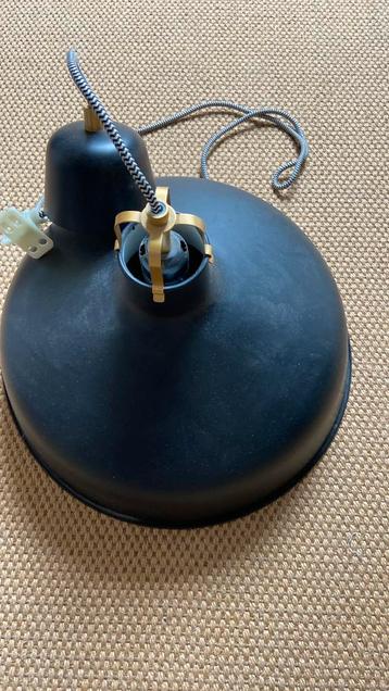 Zwarte hanglamp beschikbaar voor biedingen