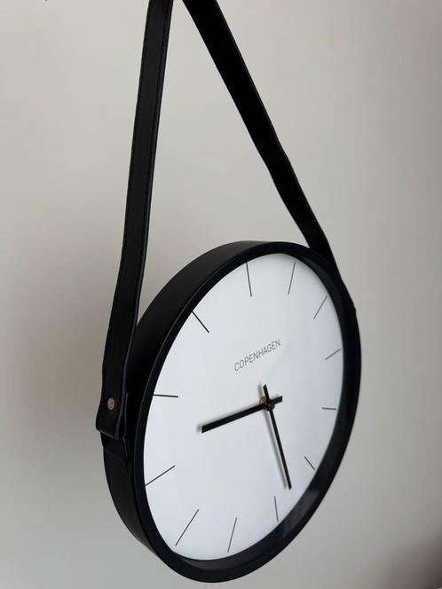 Wandklok, Huis en Inrichting, Woonaccessoires | Klokken, Zo goed als nieuw, Ophalen of Verzenden