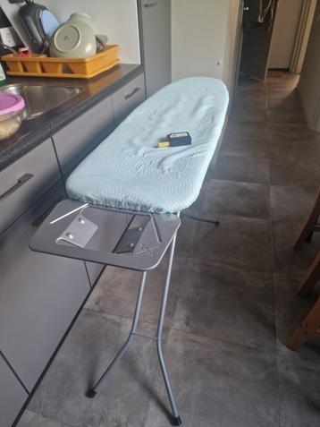 Strijkplank with cover beschikbaar voor biedingen