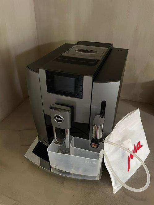 Jura E8 (EB), Witgoed en Apparatuur, Koffiezetapparaten, Zo goed als nieuw, Koffiemachine, Ophalen