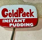 Vintage GoldPack Pudding Speldje, Verzamelen, Ophalen of Verzenden, Gebruikt, Reclamebord