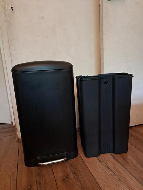 Homra merk prullenbak met pedaal functie., Huis en Inrichting, Woonaccessoires | Prullenbakken, Met pedaal, Ophalen
