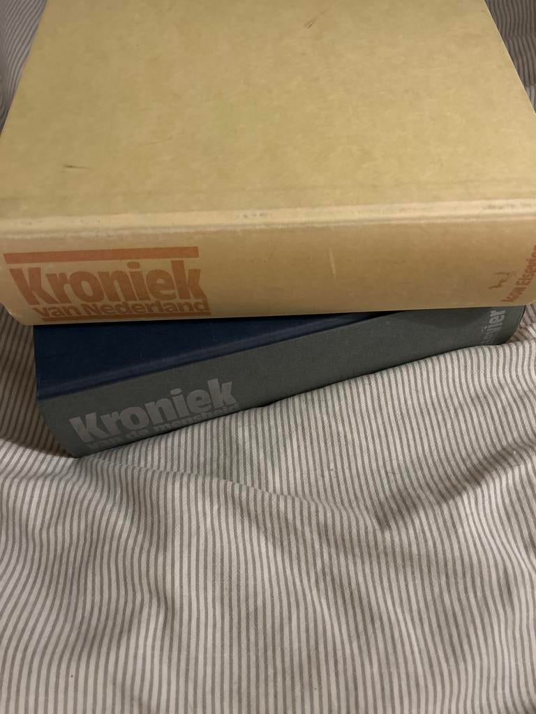 Kroniek van Nederland - Geschiedenisboek, Ophalen of Verzenden, 20e eeuw of later, Gelezen