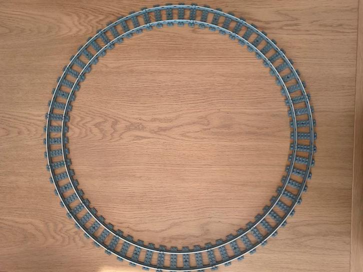 rondje 9 volt Lego trein rails met metalen strip 16 stuks, Kinderen en Baby's, Speelgoed | Duplo en Lego, Gebruikt, Lego, Complete set