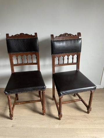2 mooie stoeltjes beschikbaar voor biedingen