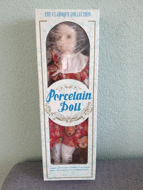 Porseleinen pop, Verzamelen, Poppen, Zo goed als nieuw, Pop, Ophalen of Verzenden