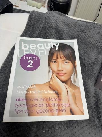 Beautylevel 2 opleidingsboek schoonheidsspecialiste beschikbaar voor biedingen