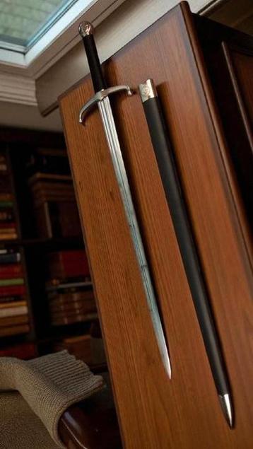 Scherp Middeleeuws zwaard  - sabel - mes. - dolk beschikbaar voor biedingen