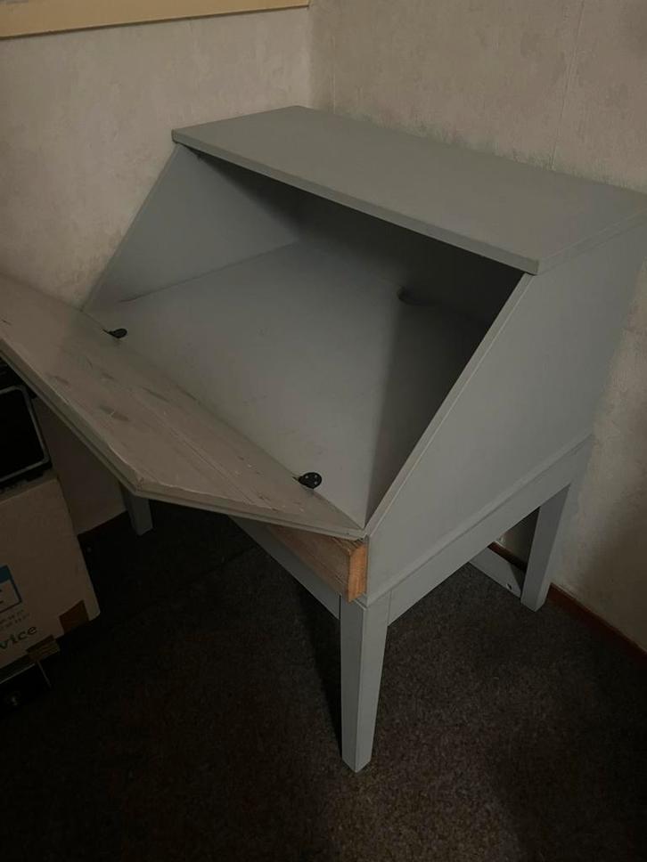 Lage secretaire / kinder bureau / knutsel tafel, Huis en Inrichting, Kasten | Secretaires, Zo goed als nieuw, Ophalen