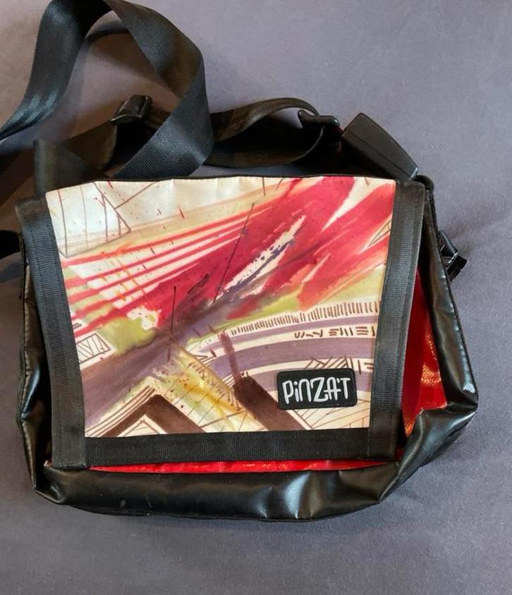Unieke tas uit atelier in Barcelona - Pinzat, Sieraden, Tassen en Uiterlijk, Tassen | Damestassen, Gebruikt, Schoudertasje, Overige kleuren