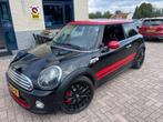 Mini Mini 1.6 Cooper- S uitvoering- rode details- airco, Voorwielaandrijving, Euro 5, Gebruikt, 4 cilinders