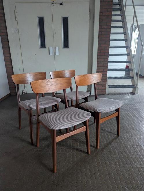 Set 4 (evt 8) vintage Deense teak stoelen Shiønning Elgaard, Huis en Inrichting, Stoelen, Gebruikt, Vier, Stof, Ophalen