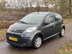 Peugeot 107 1.0 12V 5DR 2013 Grijs / Airco - NAP, Voorwielaandrijving, Euro 5, Stof, Zwart