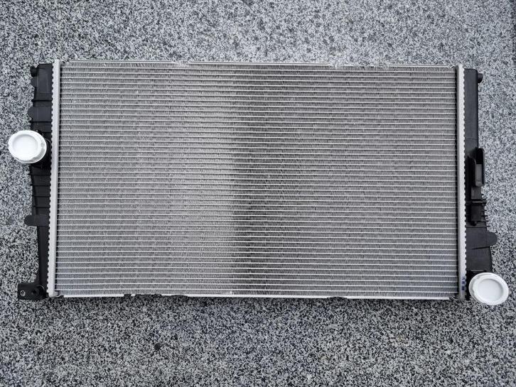 Originele BMW radiator 17118672095 € 100,--, Auto-onderdelen, Motor en Toebehoren, BMW, Nieuw, Ophalen of Verzenden