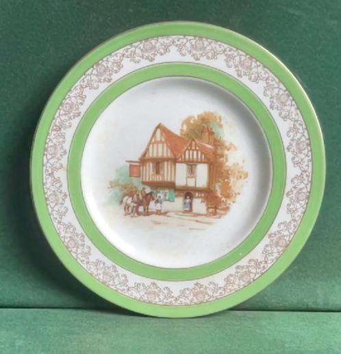 Bord English Bone China met paard, herberg, vakwerkhuis goud, Antiek en Kunst, Antiek | Servies los, Ophalen of Verzenden