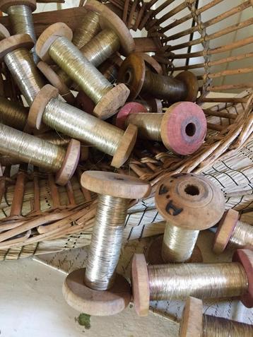 Brocante oude houten klosjes / klos dun draad beschikbaar voor biedingen