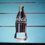Coca-Cola flesopener in vorm van colaflesje metaal gekleurd, Gebruikt, Ophalen, Gebruiksvoorwerp
