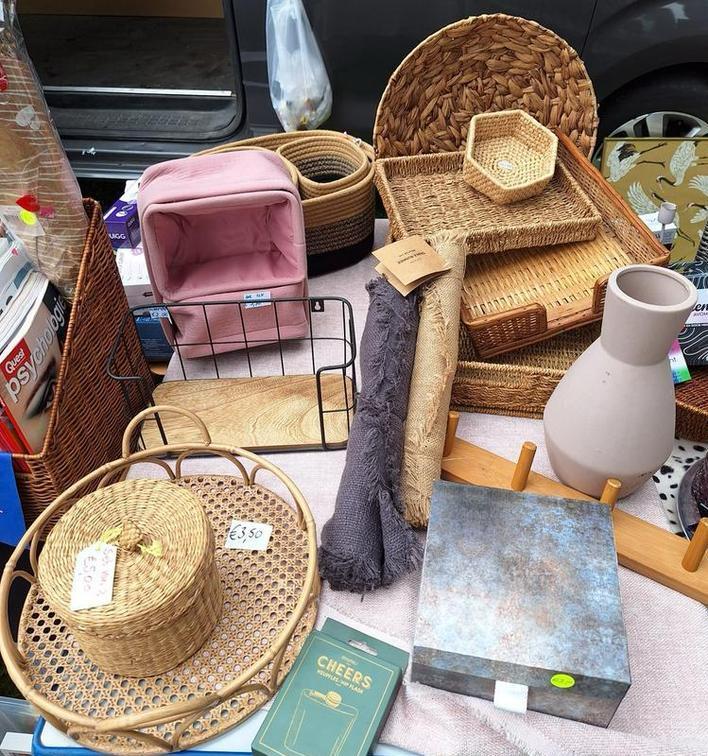 Heel veel deco manden/krukje/rekje/kastje/kapstok te koop, Huis en Inrichting, Overige Huis en Inrichting, Zo goed als nieuw, Ophalen