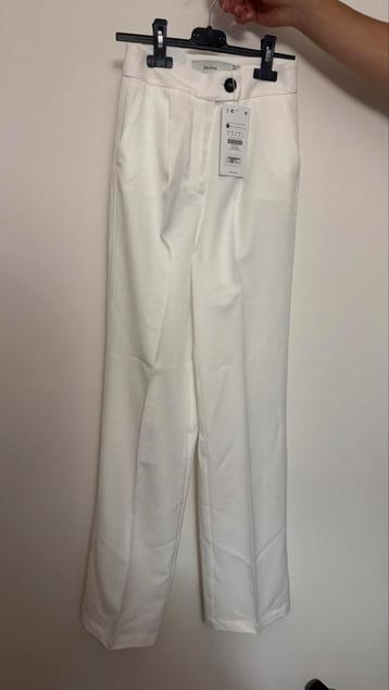 Bershka witte broek beschikbaar voor biedingen