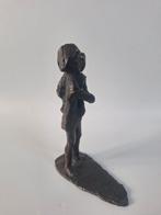 Beeldje kunstenares Corry Ammerlaan "Meisje met baby", Verzamelen, Beelden en Beeldjes, Ophalen of Verzenden, Zo goed als nieuw