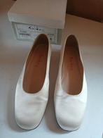 Schoenen bruidsmeisje ivoor 5, Ophalen of Verzenden, Gedragen, Overige kleuren, Schoenen