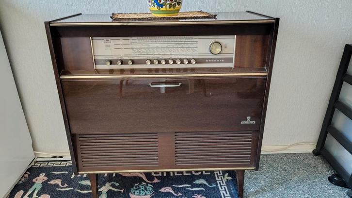 Grundig radio en platenspeler incl 78 toeren platen., Antiek en Kunst, Antiek | Tv's en Audio, Ophalen