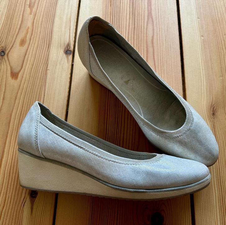 Sleehak Pumps - Marco Tozzi - Metallic Grijs - maat 38, Kleding | Dames, Schoenen, Zo goed als nieuw, Ballerina's, Grijs, Ophalen of Verzenden