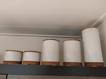 5 keramieken voorraadpotten z.g.a.n beschikbaar voor biedingen