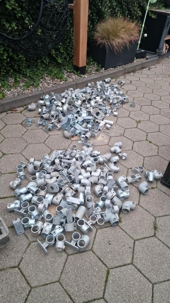 Partij Steigerbuis koppelingen staal buis koppelingen veel, Doe-het-zelf en Verbouw, IJzerwaren en Bevestigingsmiddelen, Zo goed als nieuw