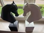 2 paardenhoofden ornament kunststof modern, Ophalen of Verzenden, Zo goed als nieuw